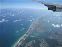 Anflug auf Miami mit Blick auf Miami Beach vom Flugzeug
