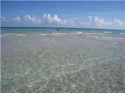 Klares Wasser am Strand von Miami Beach, Florida